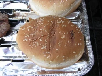 Verschieden belegte Hamburger - Rezept - Bild Nr. 6