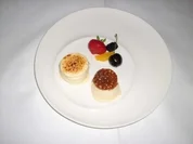 Gebranntes Limoncello-Parfait mit Amarettocreme und Mandelcrustillon - Rezept