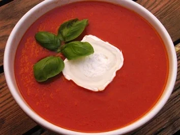 Rezept: Frische, Selbstgemachte Tomatensuppe mit Goldwürfeln Frische, Selbstgemachte Tomatensuppe mit Goldwürfeln - Rezept