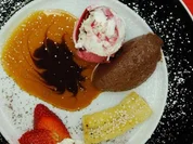 Dessertkreation an Schoko–Karamellspiegel - Rezept