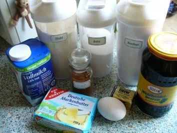 Hefeklöße mit Heidelbeeren. - Rezept - Bild Nr. 2