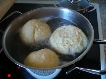 Hefeklöße mit Heidelbeeren. - Rezept - Bild Nr. 11