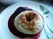 Hefeklöße mit Heidelbeeren. - Rezept