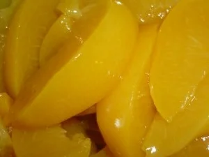 Cappucinocreme mit Toffeelikör und Pfirsichen - Rezept - Bild Nr. 3