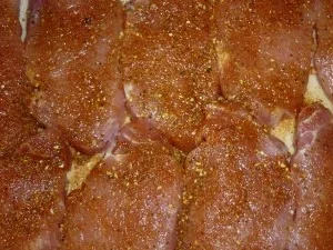 Schweinerückensteaks mit frischem Spargel und Dijon-Kräuterhollandaise - Rezept - Bild Nr. 4