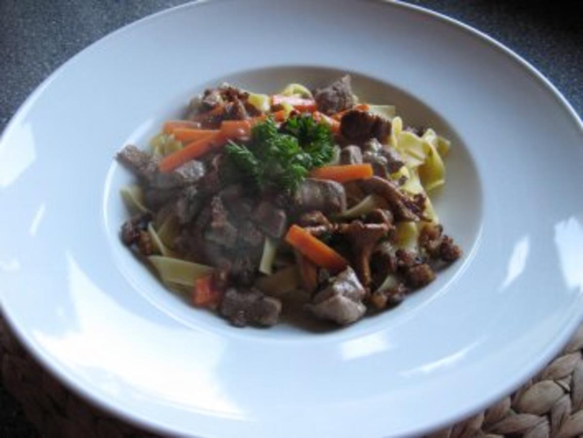 Entenragout mit Pfifferlingen & Knusperhaut - Rezept - Bild Nr. 2