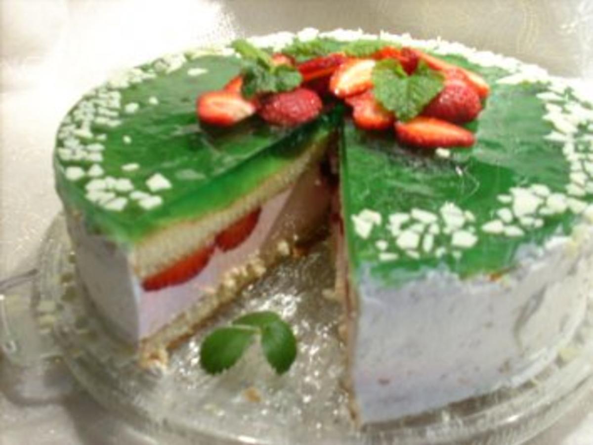 Erdbeer-Waldmeister-Torte - Rezept mit Bild - kochbar.de