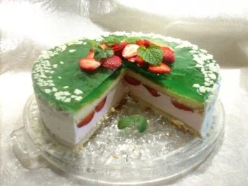 Erdbeer-Waldmeister-Torte - Rezept