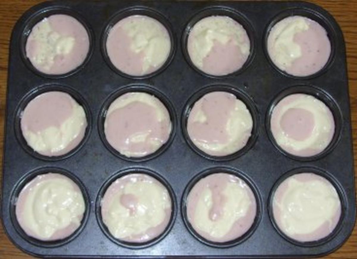 Kleingebäck - Dreierlei Muffins (Nuss, Erdbeer, Vanille) - Rezept - Bild Nr. 2