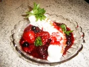 Rezept: Frischkäse-Dessert mit heißen Früchten Frischkäse-Dessert mit heißen Früchten - Rezept