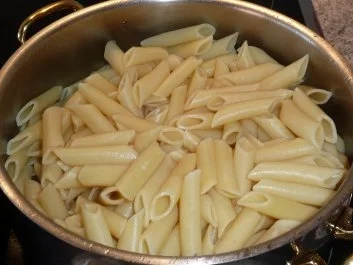 Rezept: Pasta: Hackfleischsoße und Penne Bild Nr. 2 Pasta: Hackfleischsoße und Penne - Rezept - Bild Nr. 2