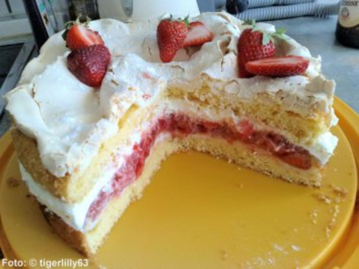 Baiser-Torte mit Rhabarber - Rezept mit Bild - kochbar.de