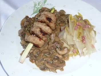 Hackfleisch: Hackfleischspießchen  auf  Champignonragout - Rezept - Bild Nr. 2