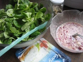 Rezept: Feldsalat mit Gorgonzoladressing Bild Nr. 2 Feldsalat mit Gorgonzoladressing - Rezept - Bild Nr. 2