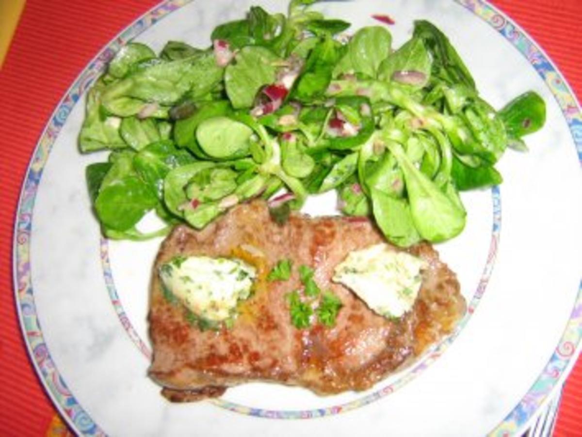 Rindersteak mit Bärlauch-Kräuterbutter  an Feldsalat - Rezept - Bild Nr. 4