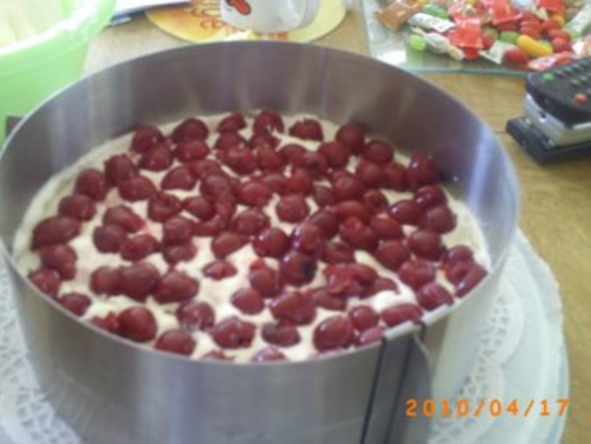 Torten: Kirsch-Quark-Torte - Bilder sind on - Rezept - Bild Nr. 2
