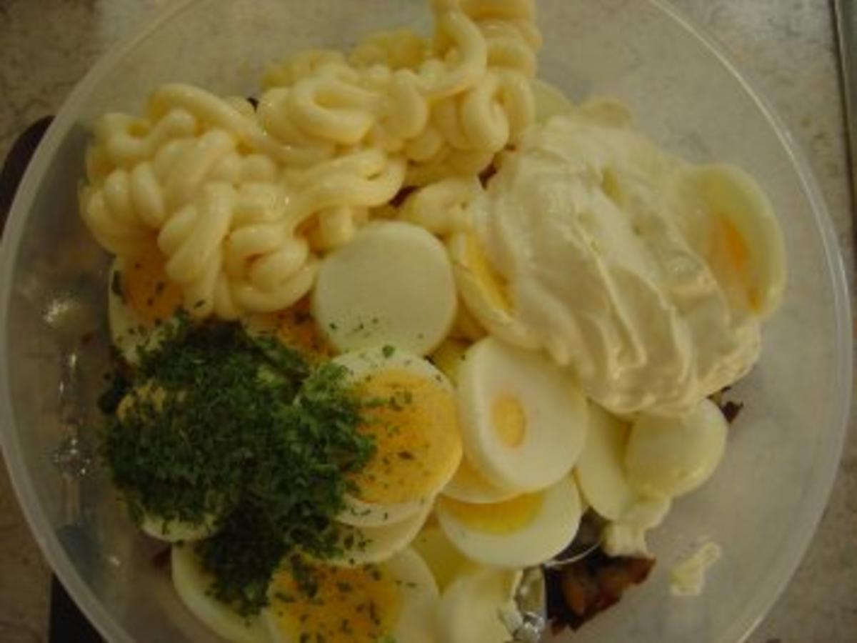Eiersalat mit gebratenen Champignons und Bacon - Rezept - kochbar.de