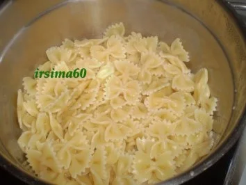 Farfalle mit einer frischen Tomatensoße - Rezept - Bild Nr. 5