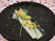 Weißer Spargel mit Weichkäse und Butter-Estragon-Weißweinsoße - Rezept