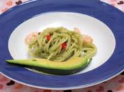 Spaghetti-Avocado-Salat mit Garnelen und Chili - Rezept