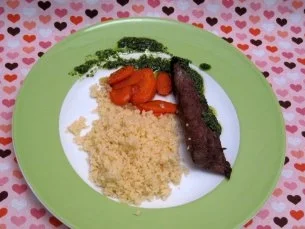 Lammfilet mit Minze, karamellisierten Karotten und Couscous - Rezept