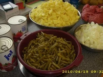 Kartoffeln-Bohneneintopf mit Hackfleisch und Gemüsezwiebeln - Rezept