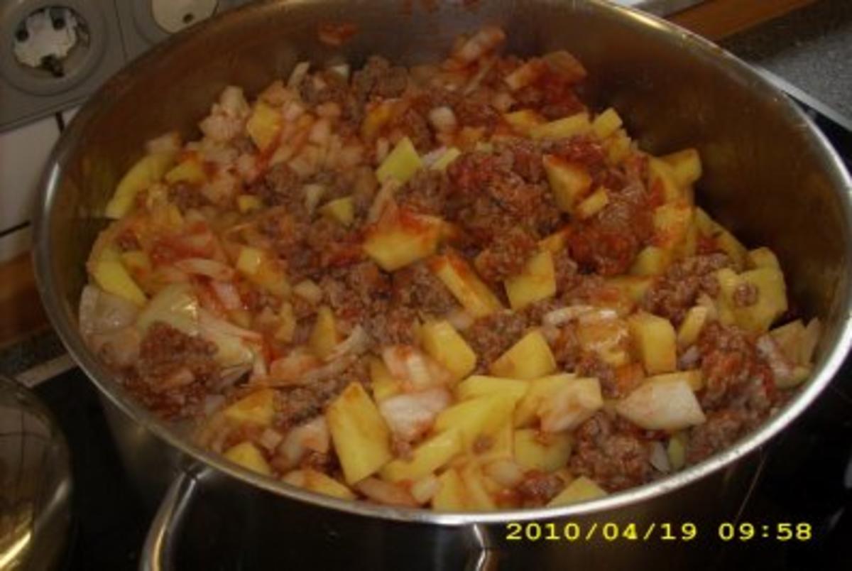 Kartoffeln-Bohneneintopf mit Hackfleisch und Gemüsezwiebeln - Rezept - Bild Nr. 4