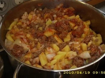 Kartoffeln-Bohneneintopf mit Hackfleisch und Gemüsezwiebeln - Rezept - Bild Nr. 4