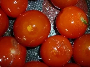 Kartoffel-Spargel-Gratin mit Thunfischsteak ,Kräutertomaten und Tête de Moine - Locken - Rezept - Bild Nr. 2