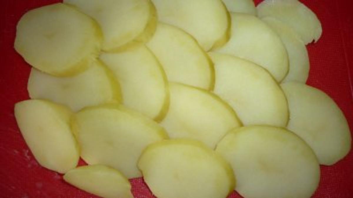 Kartoffel-Spargel-Gratin mit Thunfischsteak ,Kräutertomaten und Tête de Moine - Locken - Rezept - Bild Nr. 6