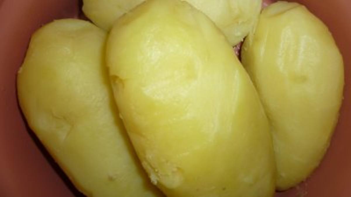 Kartoffel-Spargel-Gratin mit Thunfischsteak ,Kräutertomaten und Tête de Moine - Locken - Rezept - Bild Nr. 7