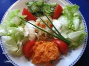 Frühlingsbunter Salat mit Bratkartoffeln ... - Rezept