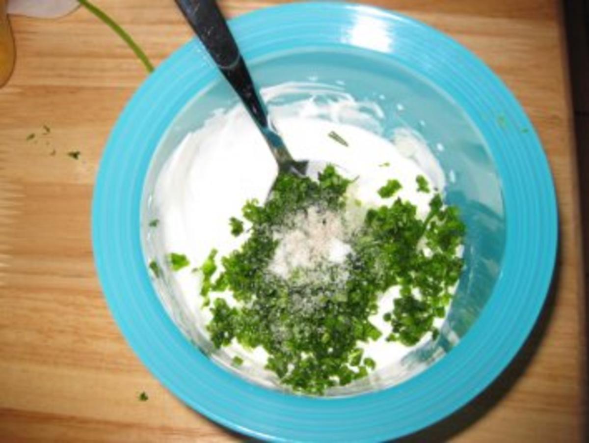 Gemüse-Quarkplätzchen mit Kräuterrahm - Rezept - Bild Nr. 6