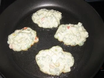 Rezept: Gemüse-Quarkplätzchen mit Kräuterrahm Bild Nr. 9 Gemüse-Quarkplätzchen mit Kräuterrahm - Rezept - Bild Nr. 9