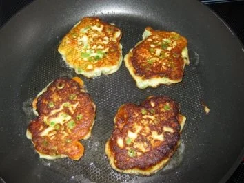 Rezept: Gemüse-Quarkplätzchen mit Kräuterrahm Bild Nr. 10 Gemüse-Quarkplätzchen mit Kräuterrahm - Rezept - Bild Nr. 10