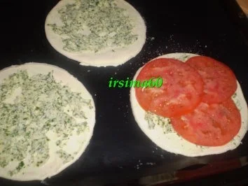 Schnelle Tomatentörtchen mit Kräuterbutter - Rezept - Bild Nr. 2