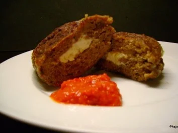 Rezept: Grillen: Gefüllte Plescavica mit Schafskäse Grillen: Gefüllte Plescavica mit Schafskäse - Rezept