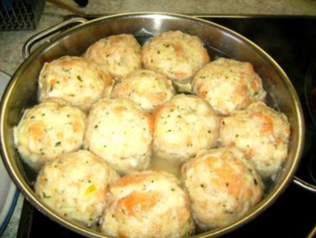 Semmelknödel mit Pilzragout