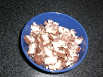 Kuchen mit versteckten Bountys :-) - Rezept - Bild Nr. 4