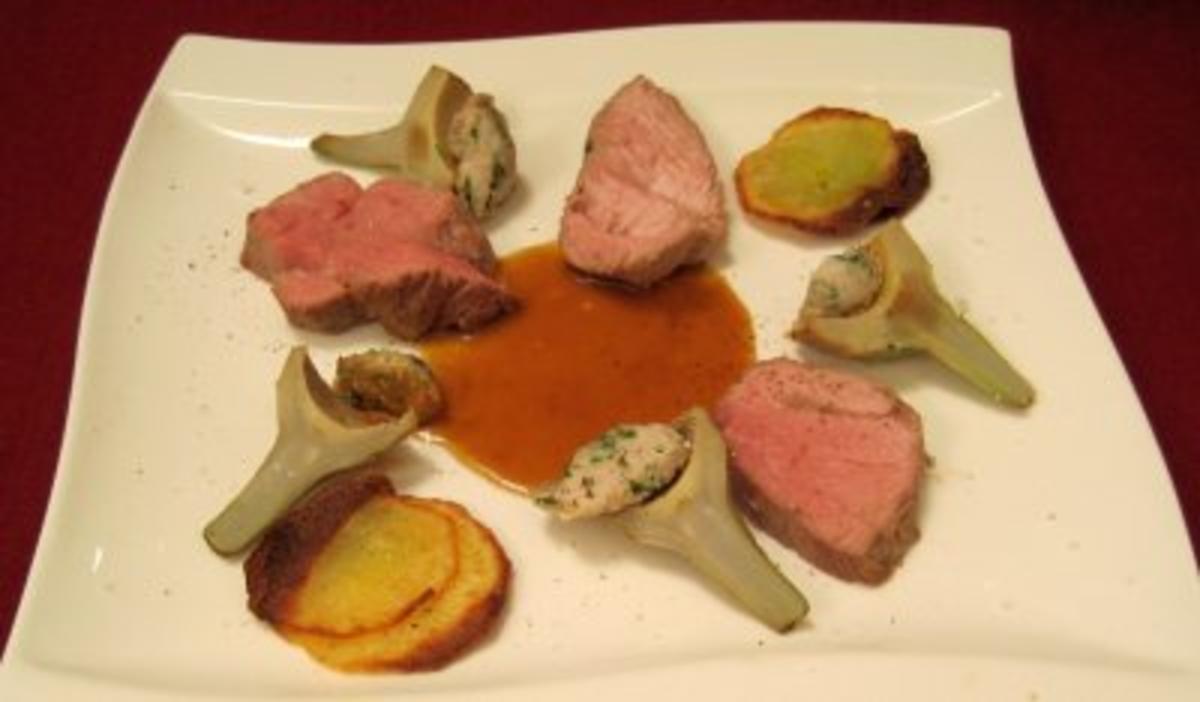 Bilder für Kalbsfilet mit gefüllten Artischocken und Kartoffel-Lauch-Chips - Rezept