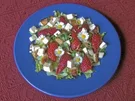 Rezept: Salat mit Hähnchen, Erdbeeren und Schafskäse Salat mit Hähnchen, Erdbeeren und Schafskäse - Rezept
