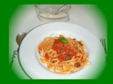 Linguine con pomodori, olive e capperi - Rezept