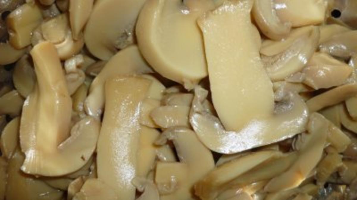 Putenbraten mit Dattel - Physalissauce zu Pilzen an Reis - Rezept - Bild Nr. 4