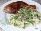 Geflügel: Hähnchenschenkel an Rucola-Nudeln - Rezept