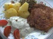 Kotelett mit leckerem  Gurkenrahmsalat - Rezept