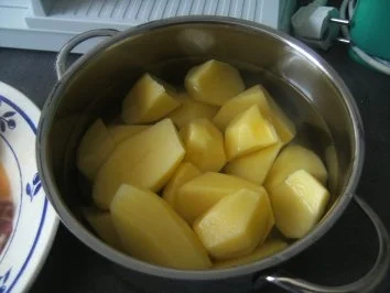 Kotelett mit leckerem  Gurkenrahmsalat - Rezept - Bild Nr. 2