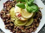 Grüne Capeletti im Rote Beete-Carpaccio-Nest mit gebackenem Honig-Ziegenkäse - Rezept