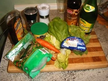 Rezept: Käse-Nuss-Salat Bild Nr. 2 Käse-Nuss-Salat - Rezept - Bild Nr. 2