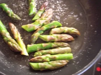 Rezept: Feines Spargelsüppchen von Grünspargel Feines Spargelsüppchen von Grünspargel - Rezept