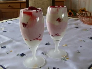 Rezept: Dessert: Bananen - und Erdbeer - Quark Dessert: Bananen - und Erdbeer - Quark - Rezept